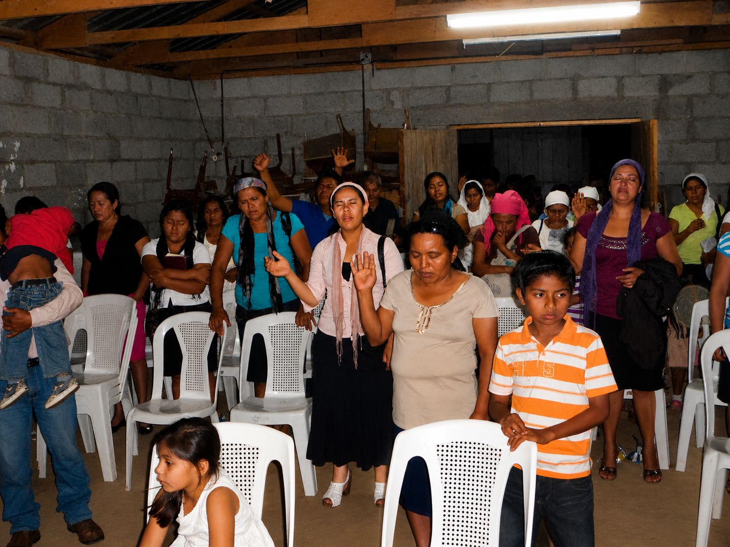 Congregación reunida durante los inicios de Iglesia Belén de Judá